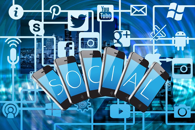 sociální média v mobilech